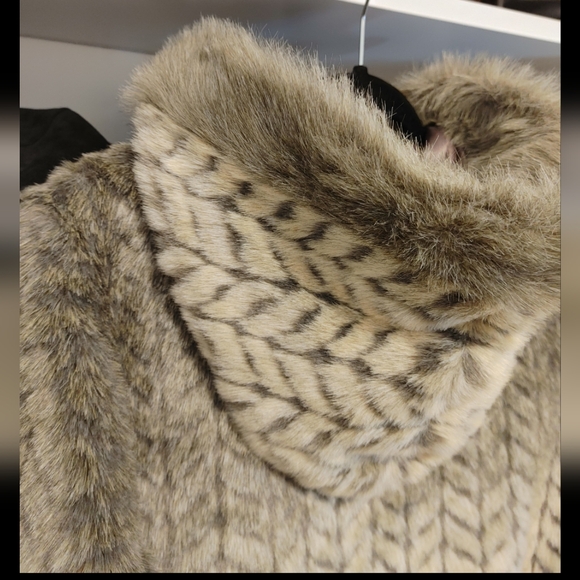 Faux Fur jacket with hood - Picture 7 of 13